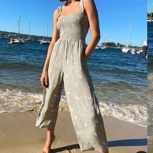 Aritzia Wilfred Chianti Jumpsuit I’m sage/frost